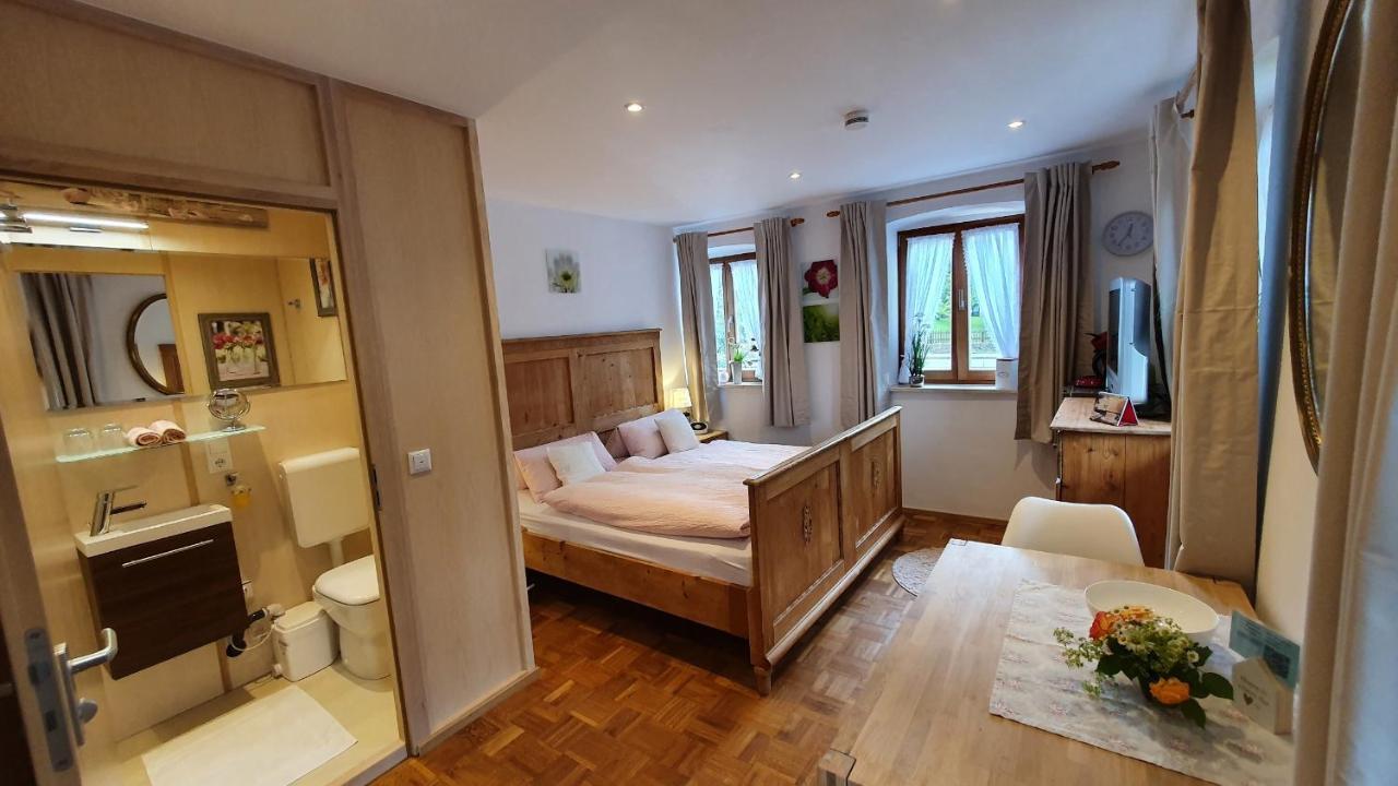 Gaestezimmer Vogtareuth Rinser エクステリア 写真